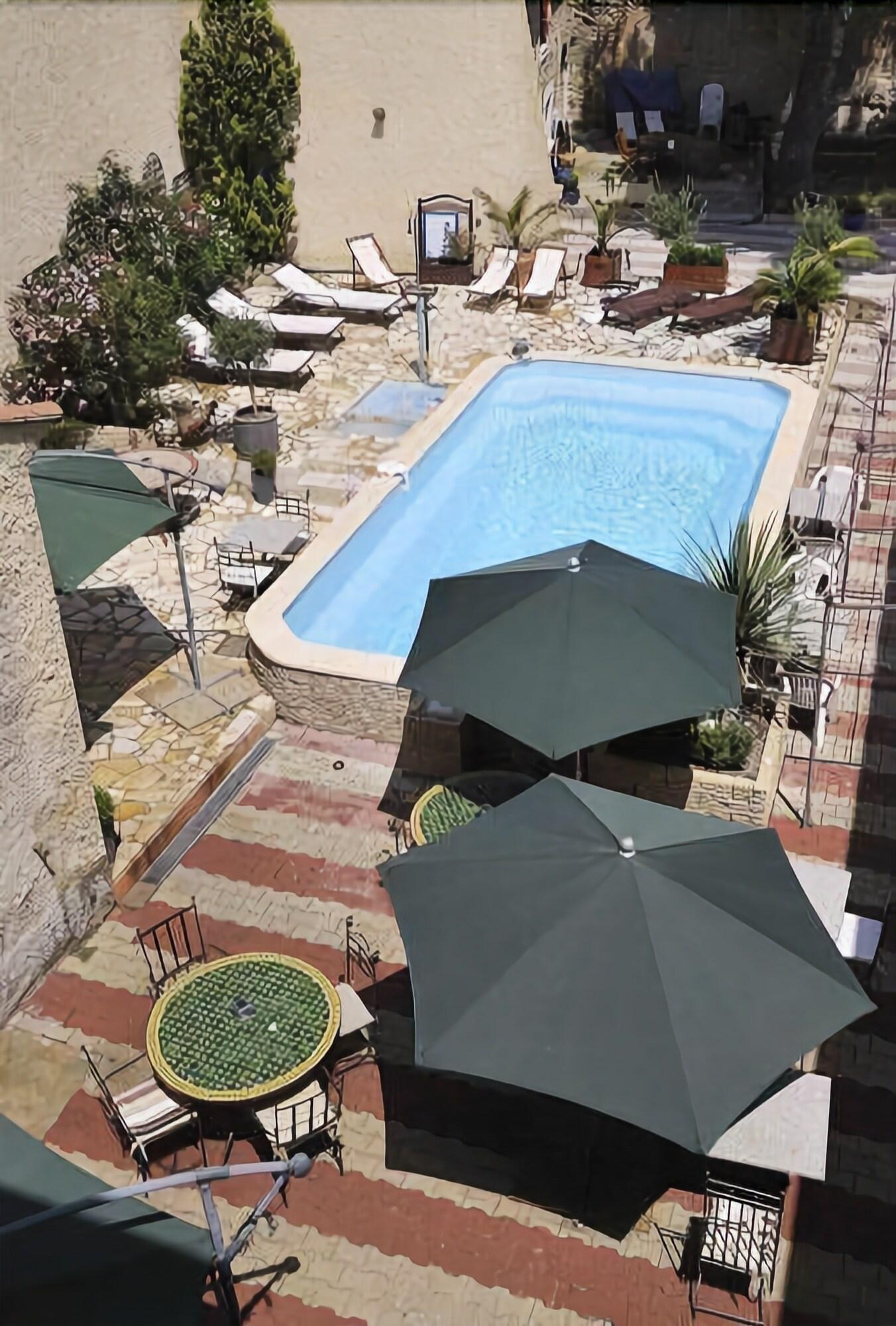 Hotel La Bastide D'Entraigues מראה חיצוני תמונה