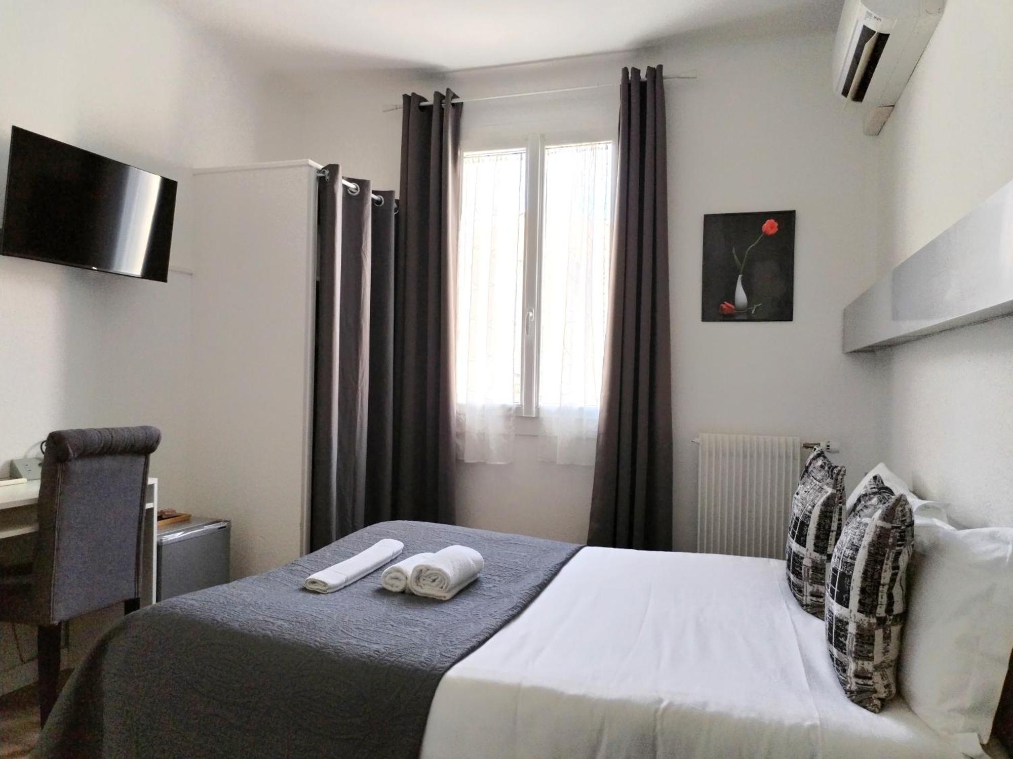 Hotel La Bastide D'Entraigues מראה חיצוני תמונה