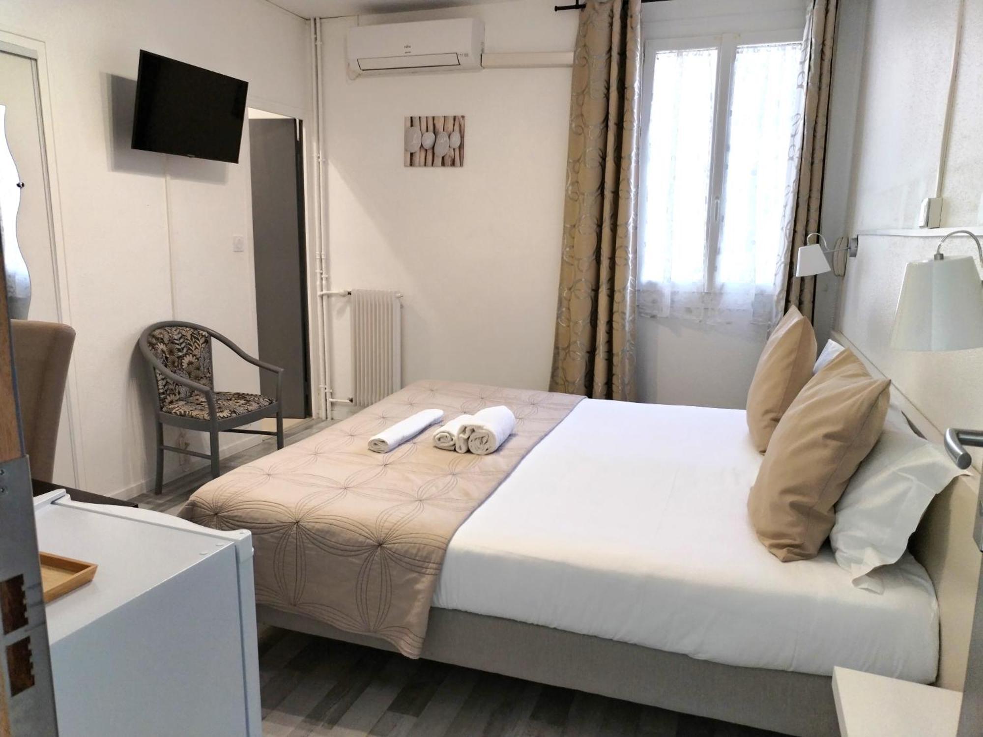 Hotel La Bastide D'Entraigues מראה חיצוני תמונה
