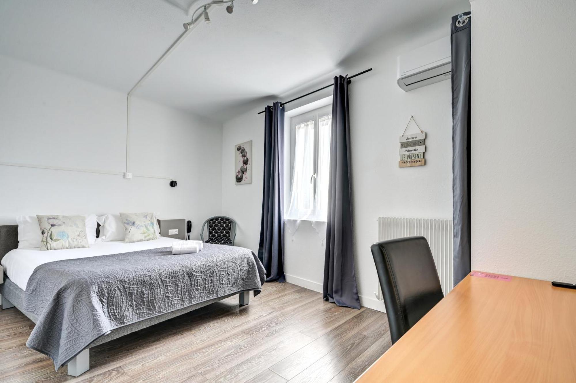 Hotel La Bastide D'Entraigues מראה חיצוני תמונה